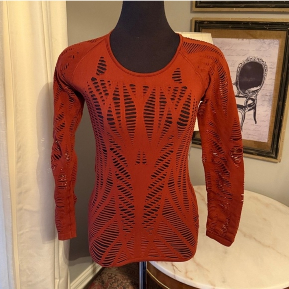 Alo Yoga Wanderer Seamless Ripped Long Sleeve - Rust - Small - Picture 4 of 11
